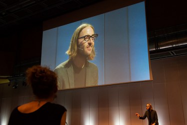 James Beacham keynote at the 2018 Ecsite Conference, Geneva, Switzerland © Ecsite / Natural History Museum of Geneva / Olivier Miche or Philippe Wagneur