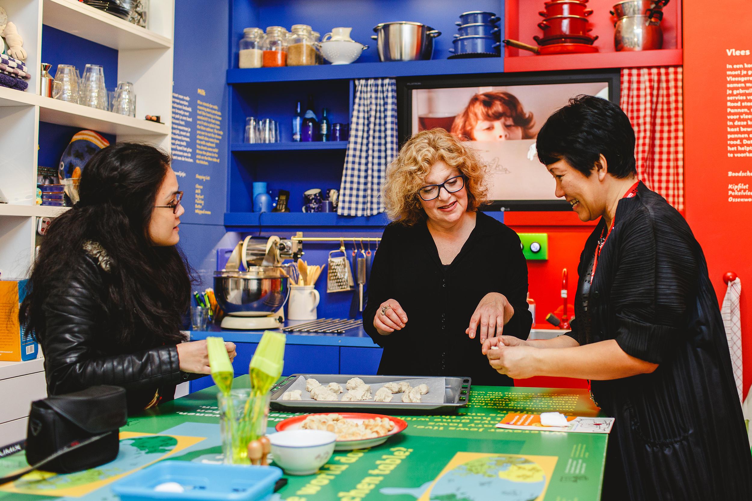 The 2015 Hands-on! conference programme included many visits and workshops, here making bread at the Jewish cultural quarter - Photo by Bibi Veth The 2015 Hands-on! conference programme included many visits and workshops, here making bread at the Jewish cultural quarter - Photo by Bibi Veth