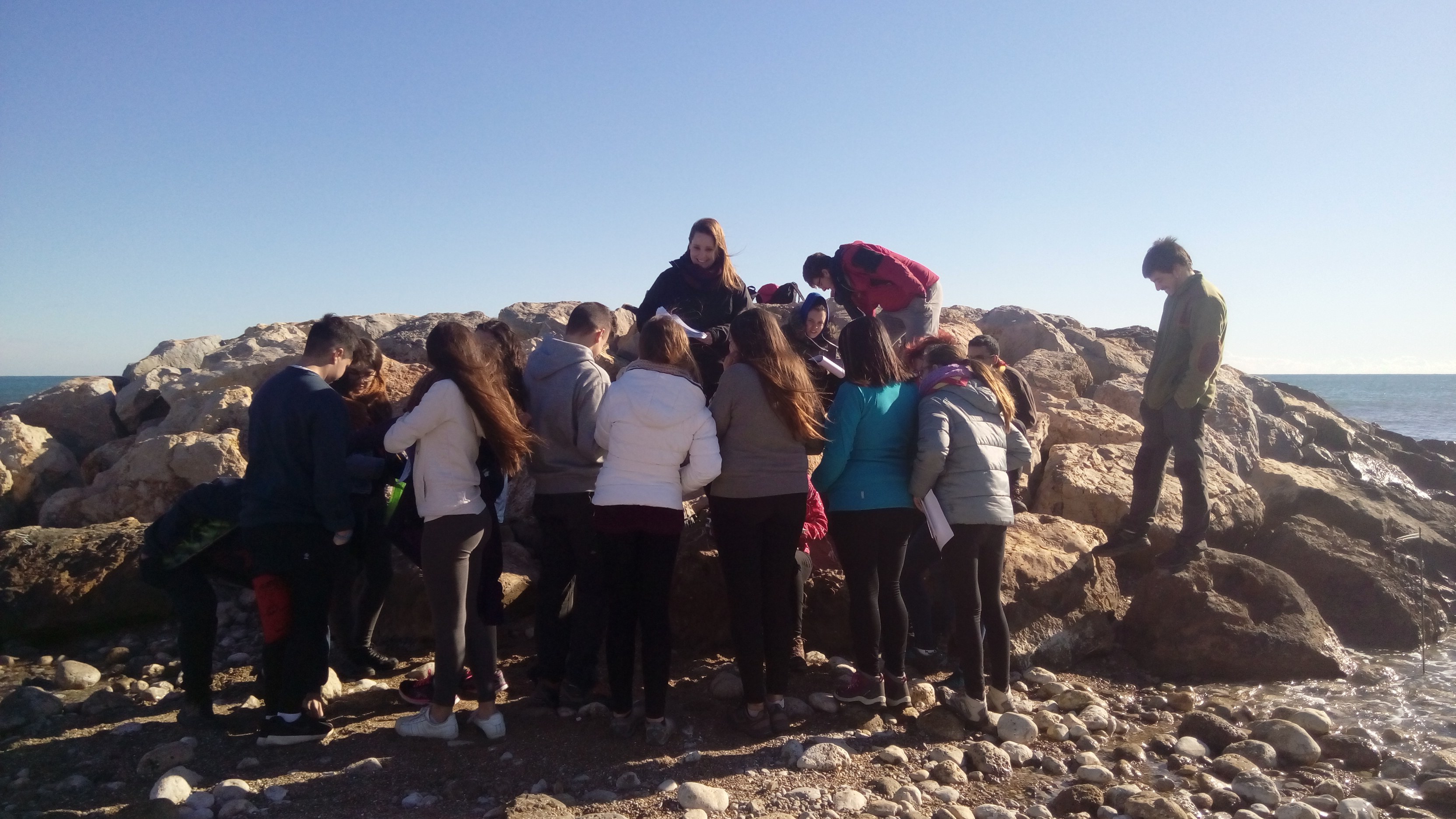 13 motivated young people participating in the Spanish Crab Watch, organised by SUBMON on 14 January in Sitges, Spain