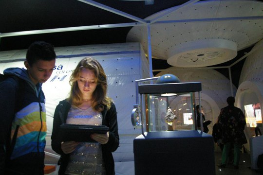 Teenagers at Cité de l’espace engaging with the exhibition via the app. Copyright: Cité de l’espace