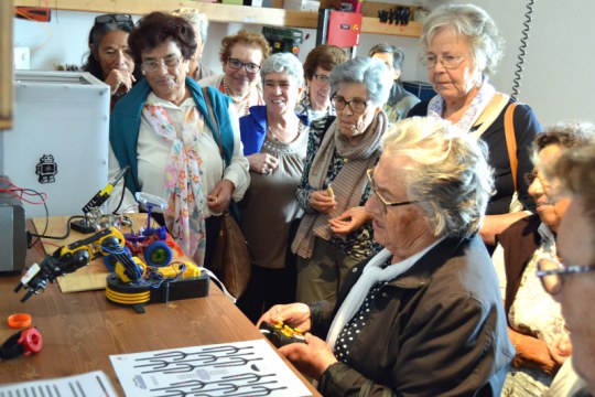 A seniors group of the Lagos Ciência Viva Science Centre Science Has No Age programme are introduced to the Dòing Makerspace.