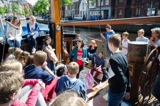 The Science LinX live project takes scientists and visitors out of campus, onto surprising locations such as canal boats or private kitchens.